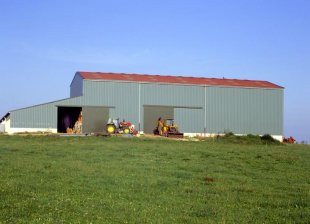 Hangar agricole couvert et bardé